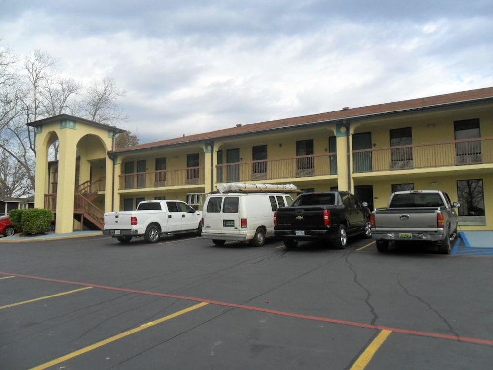 Luxury Inn & Suites Selma Εξωτερικό φωτογραφία